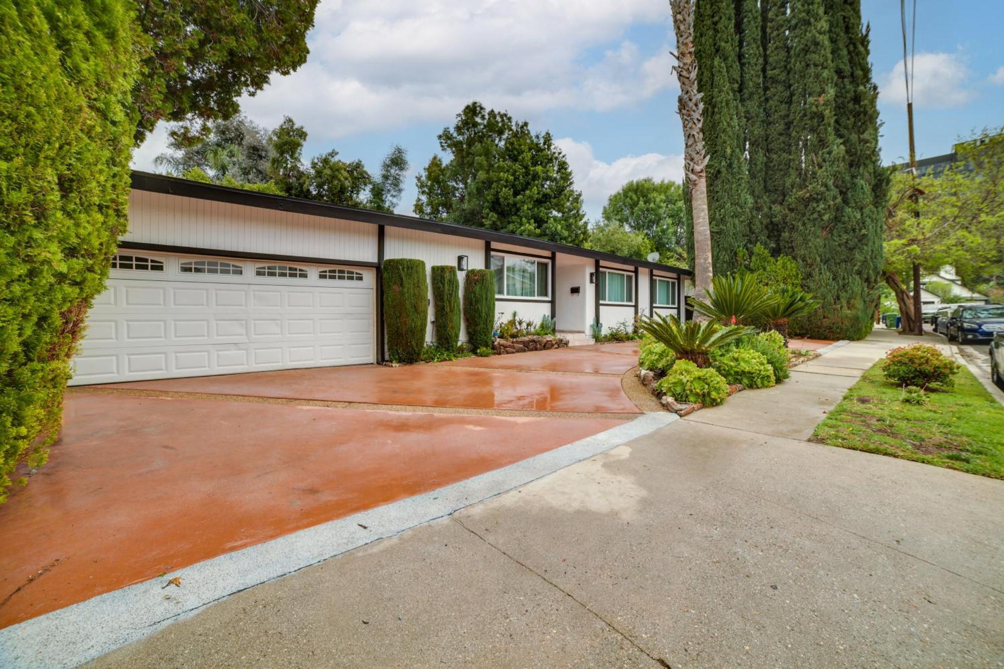 Private Pool And Patio Luxe Encino Family Getaway Los Angeles