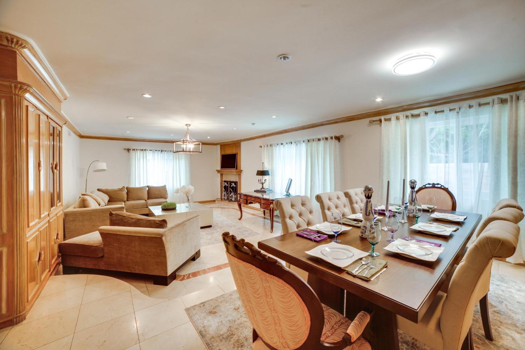 Private Pool And Patio Luxe Encino Family Getaway Holiday home *