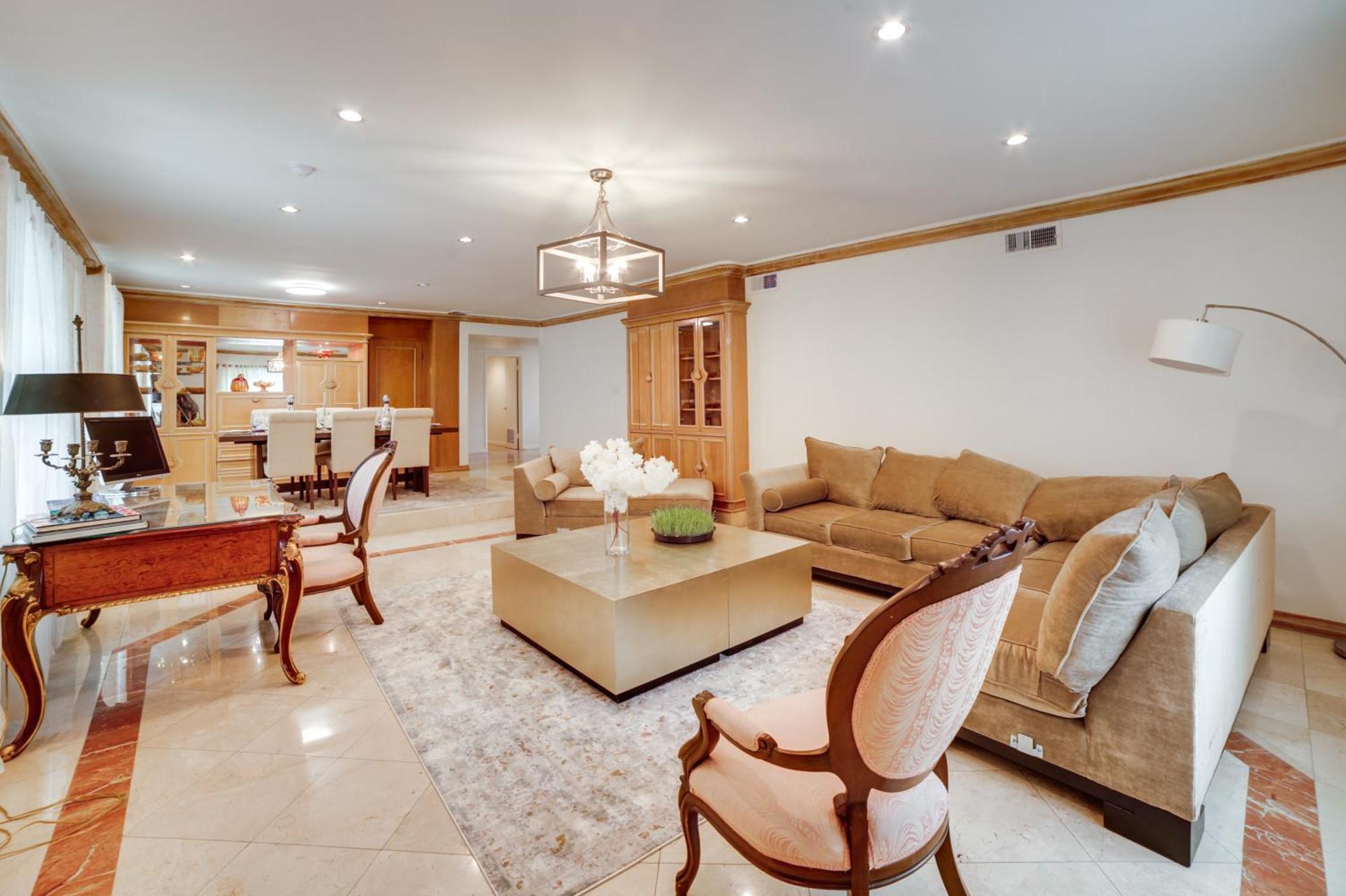 Private Pool And Patio Luxe Encino Family Getaway